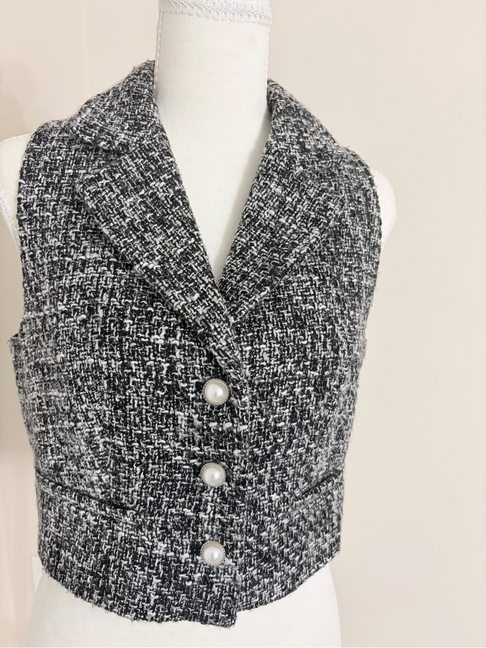Joie Cropped Tweed Vest Black White Pearl Button Accent V-Neck 8 - Picture 3 of 7